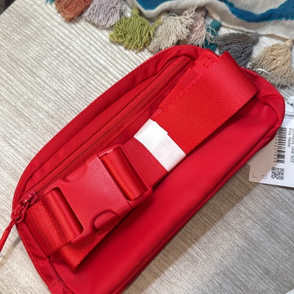 NWT lululemon athletica Everywhere Belt Bag